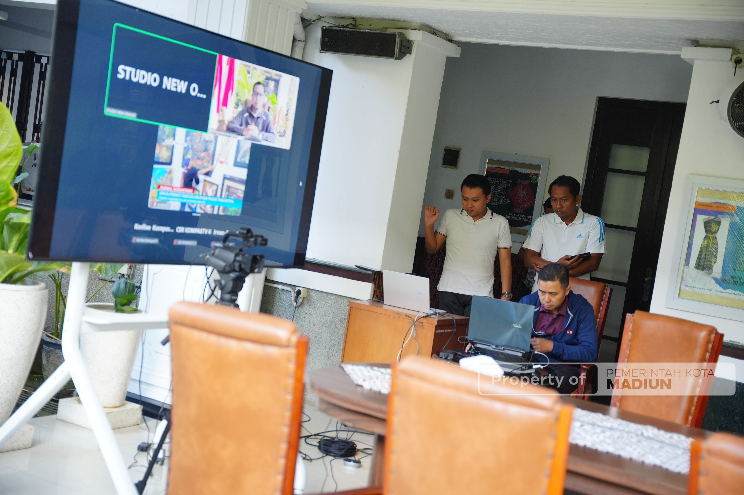 Menjadi Narasumber Jurnal Nusantara Kompas TV, Plt Wali Kota Madiun Paparkan Inovasi Pasar Sleko sebagai Ruang Ekonomi Kreatif