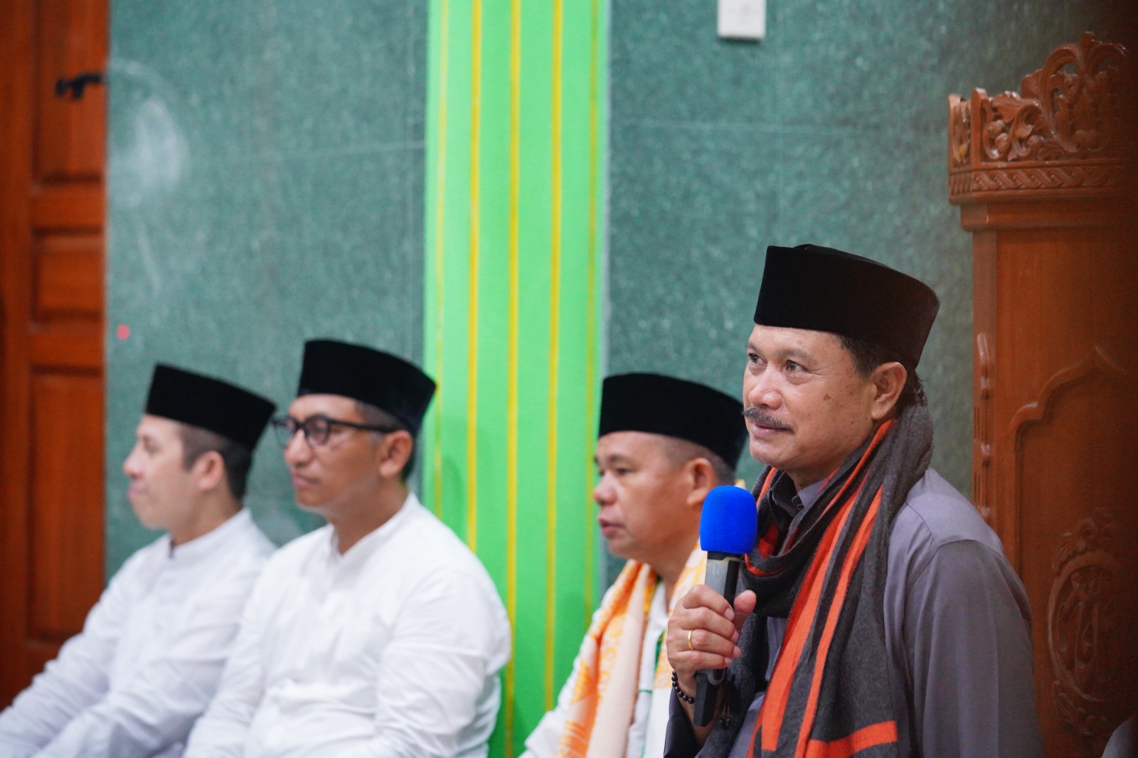 Salat Isya dan Tarawih Safari Ramadan di Masjid Al Ifaqoh, Wali Kota Ajak Warga Tingkatkan Ibadah