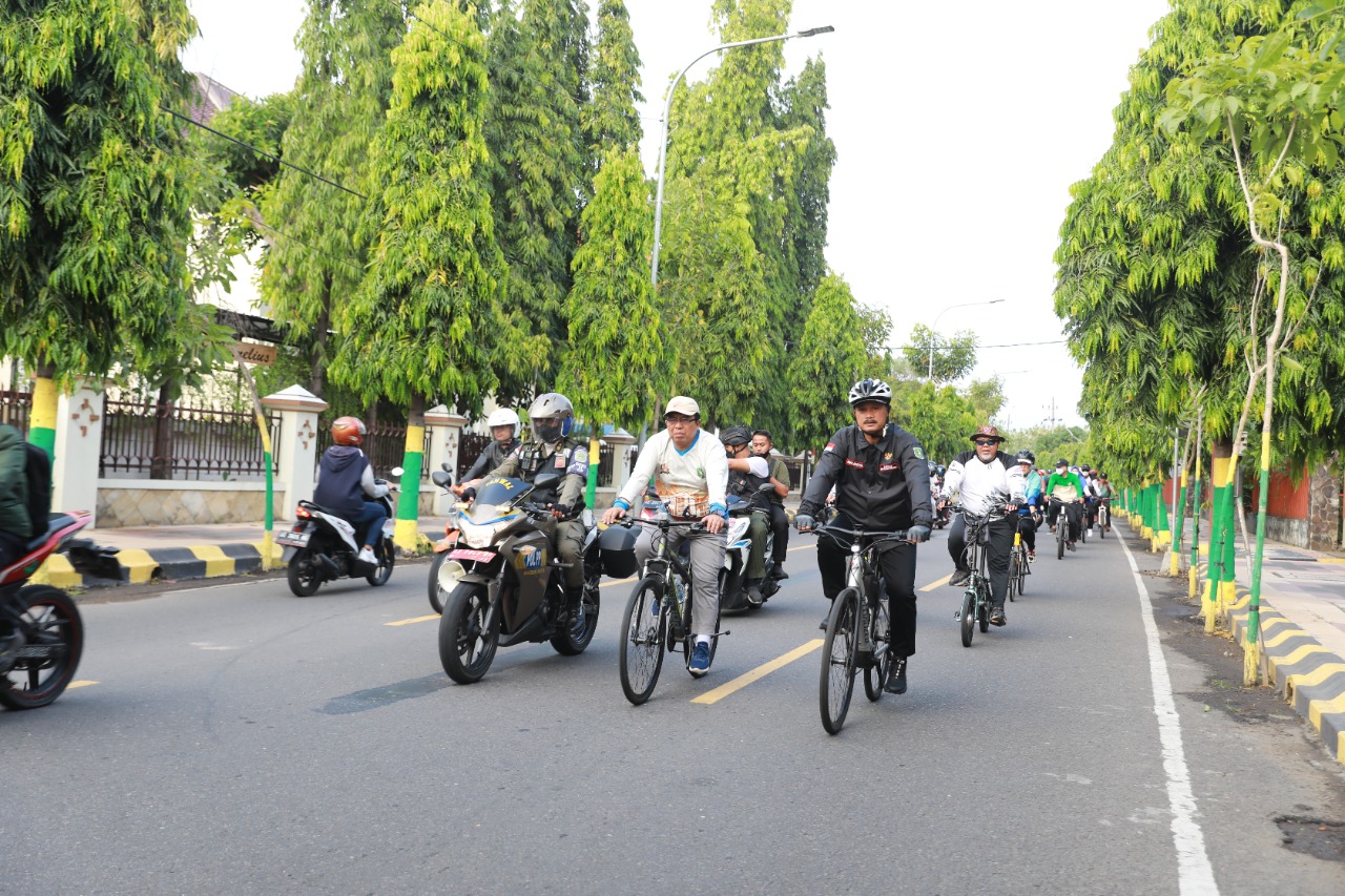 Gowes Tiga Kelurahan, Wali Kota Serahkan Penghargaan Lomba Idol Hingga Cek Pembangunan Kota