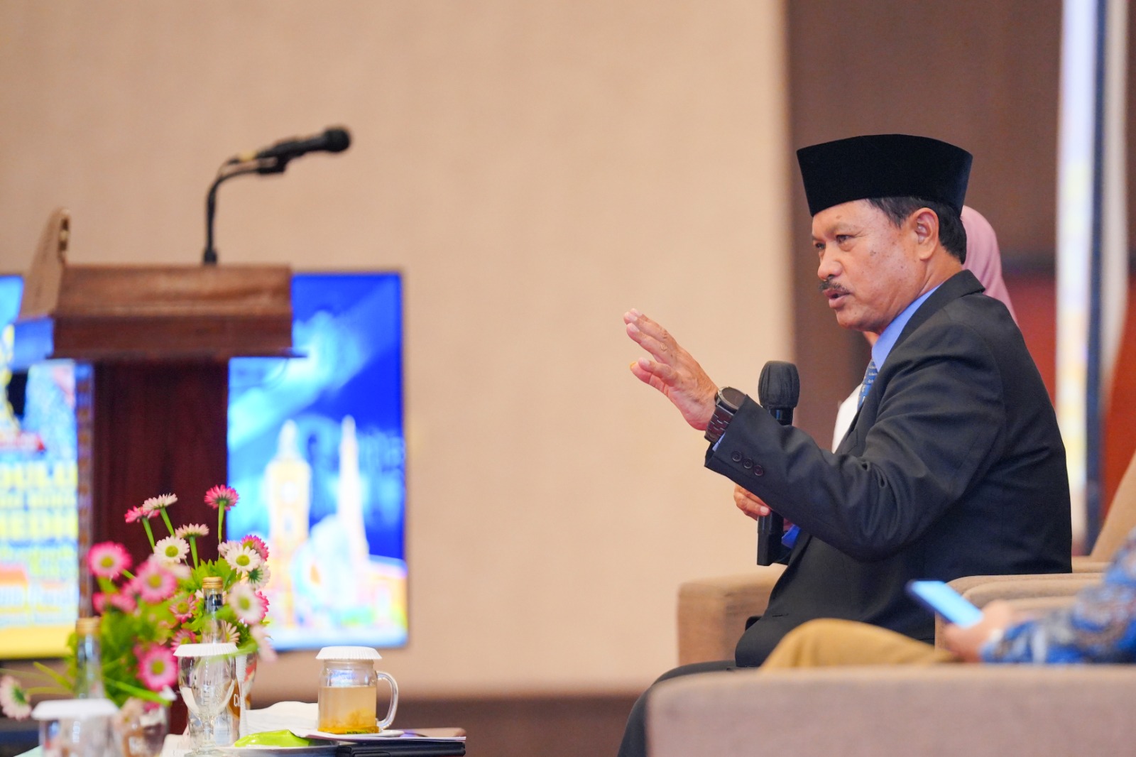 Jadi Narasumber Seminar Pendidikan, Wali Kota Ajak Guru Kenalkan Potensi Daerah Untuk Tingkatkan Keterampilan Siswa