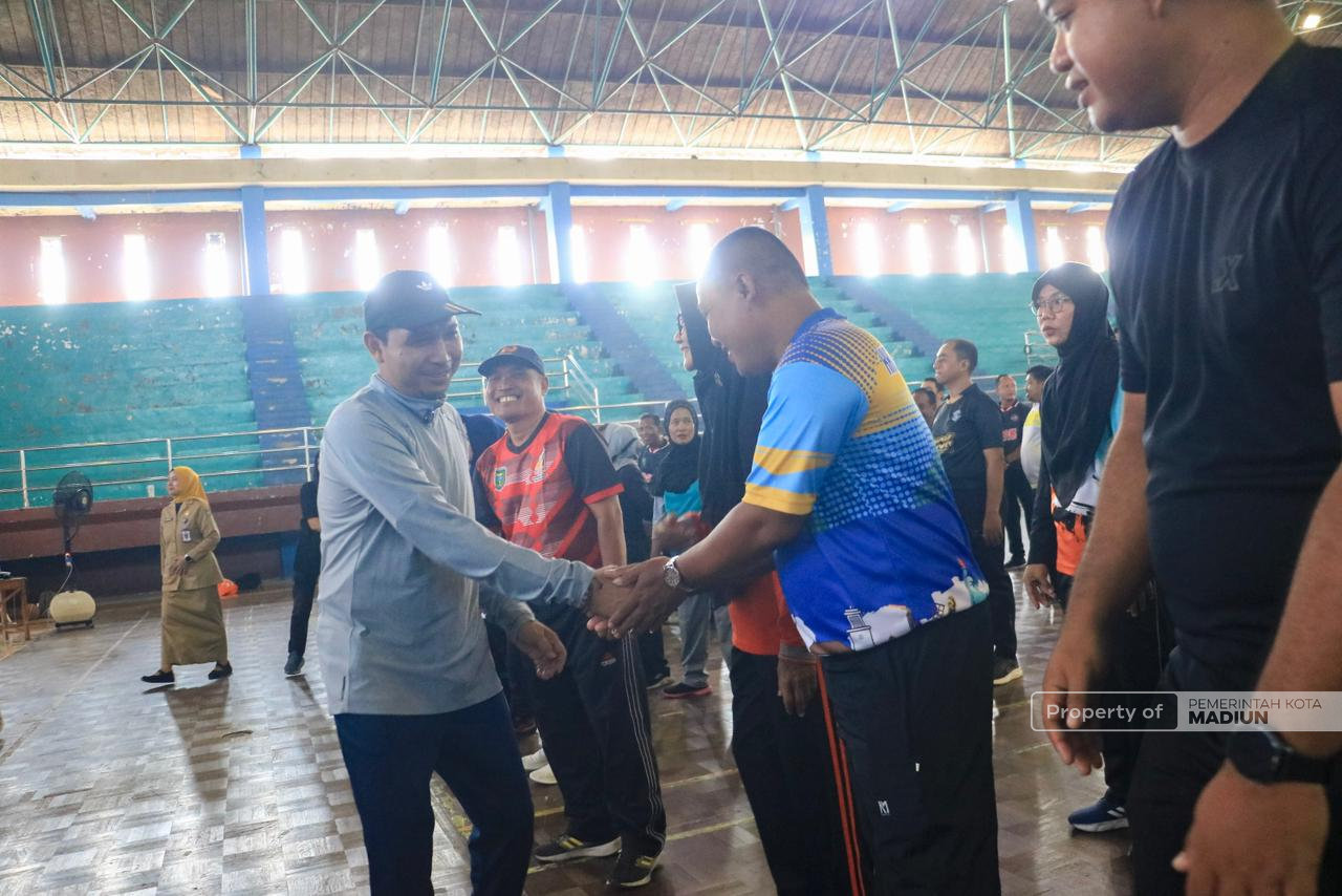 Buka Coaching Clinic, Plt Wali Kota Madiun Dorong Guru PJOK Cetak Generasi Sehat Berkarakter