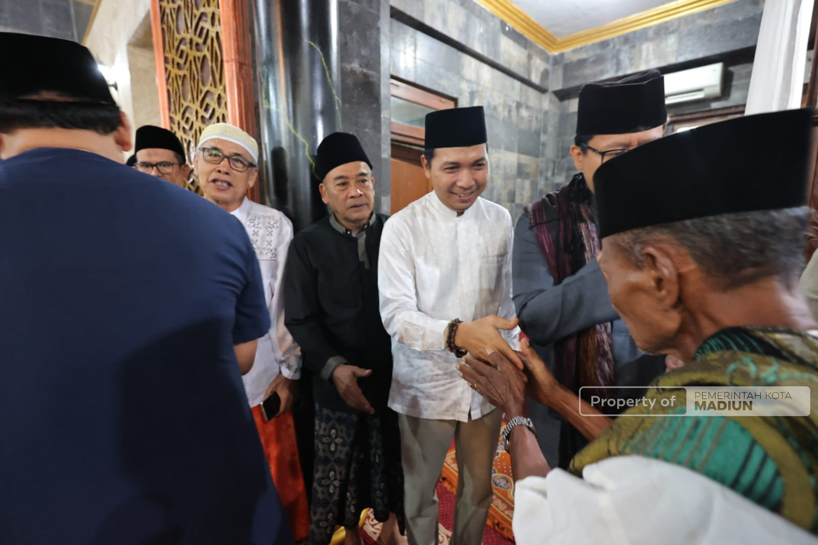 Salat Iduladha di Masjid Baitul Hakim, Plt Wali Kota Madiun Ajak Perkuat Gotong Royong dan Kebersamaan