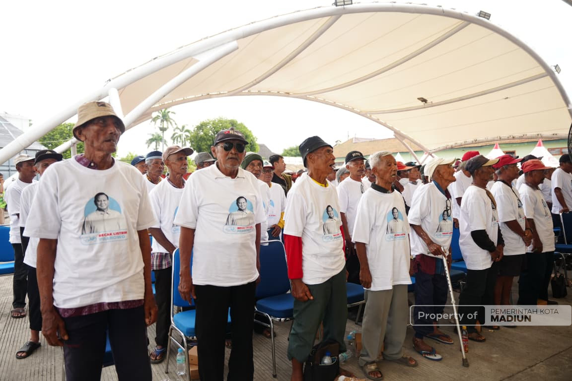 Serahkan Bantuan Becak Listrik Yayasan GSN, Plt Wali Kota Sampaikan Terima Kasih atas Bantuan Presiden
