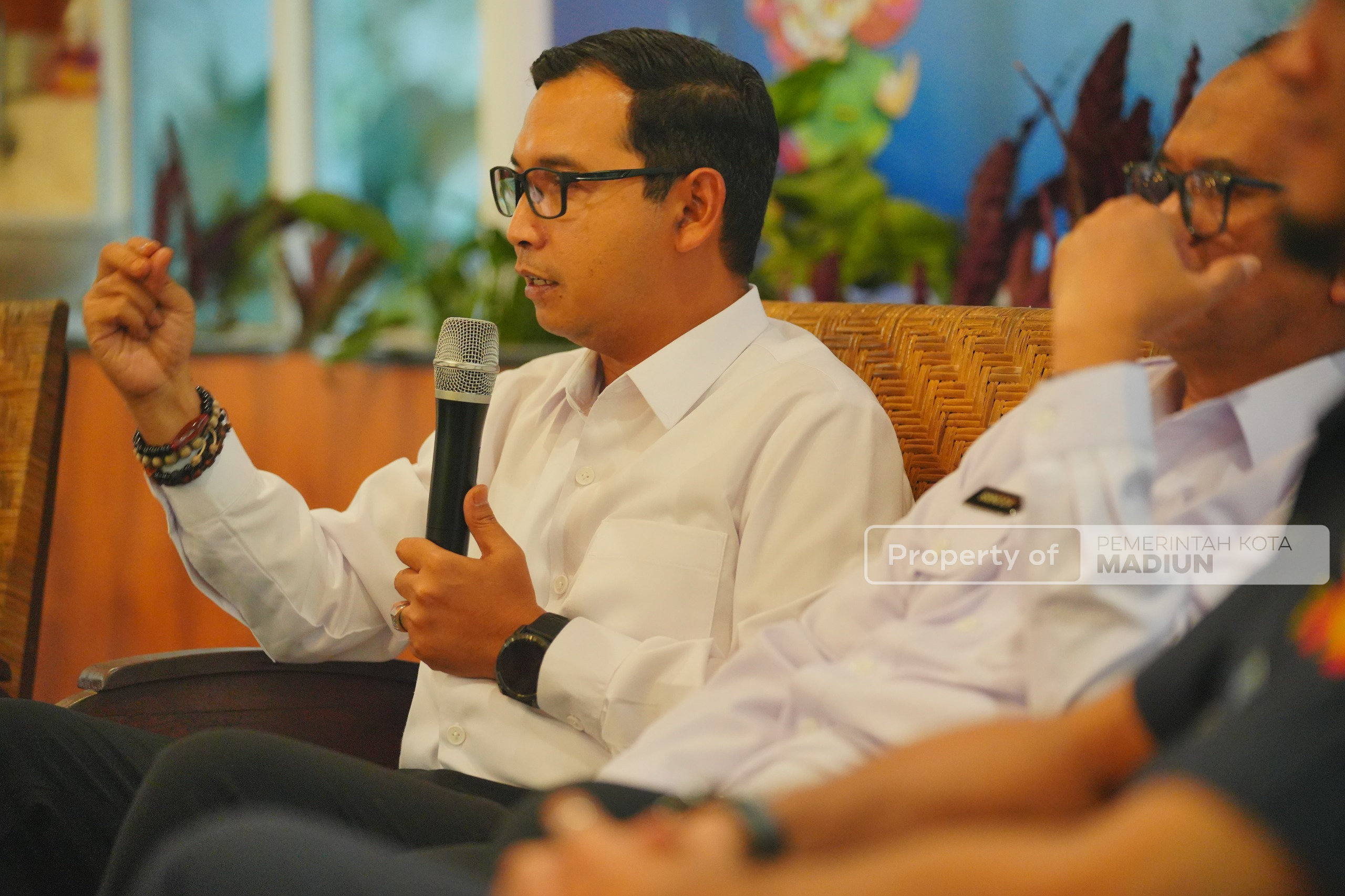 Sosialisasi Barang Kena Cukai Ilegal Kepada Satlinmas Kecamatan Taman, Plt Wali Kota Satlinmas Wajib Paham Aturan Cukai