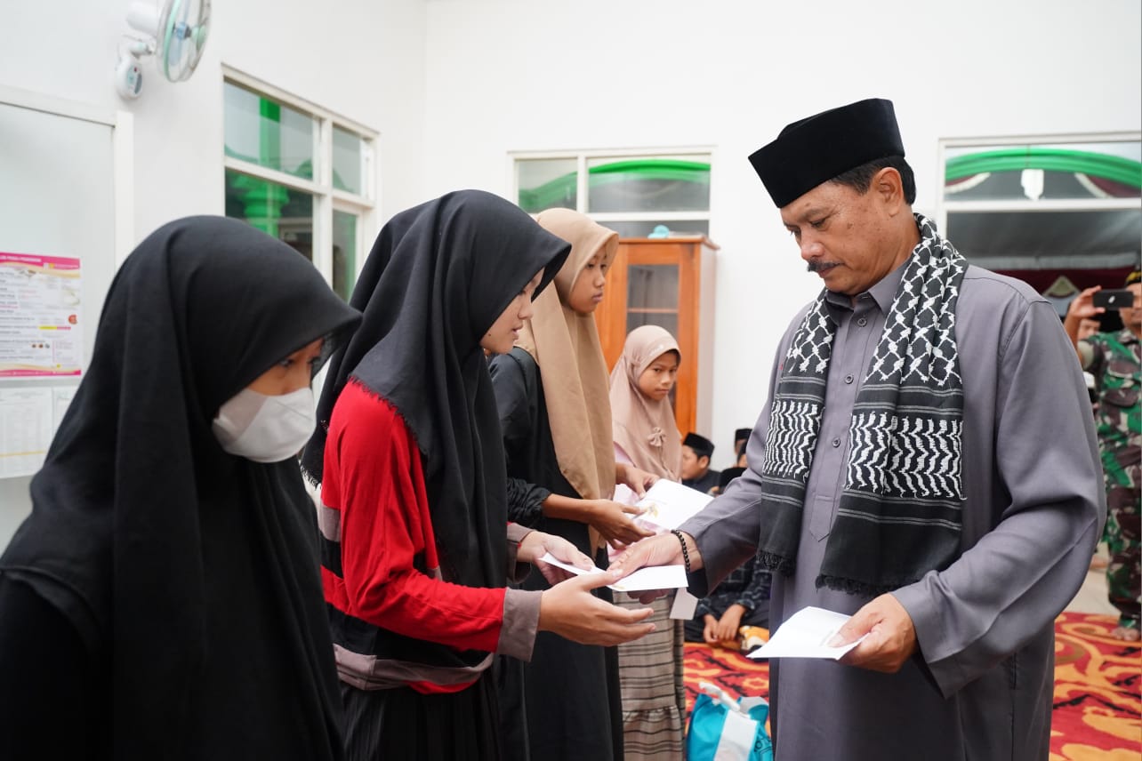 Safari Ramadan di Masjid Ar-Raudhah, Wali Kota Salurkan Bantuan Sampai Sosialisasikan Persiapan Lebaran