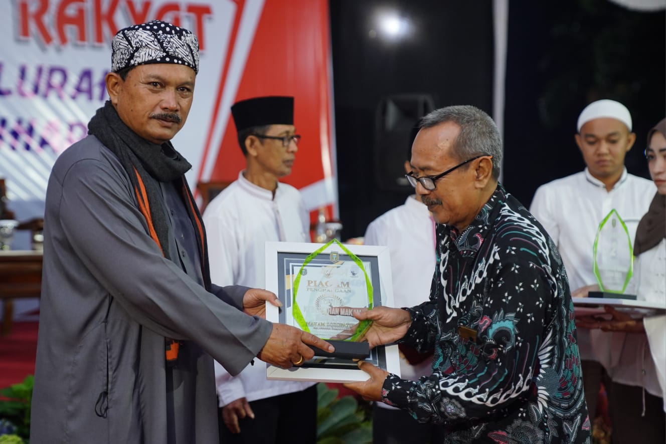 WBR di Kecamatan Manguharjo, Wali Kota Sampaikan Informasi Hingga Serahkan Hadiah Lomba Kebersihan Makam