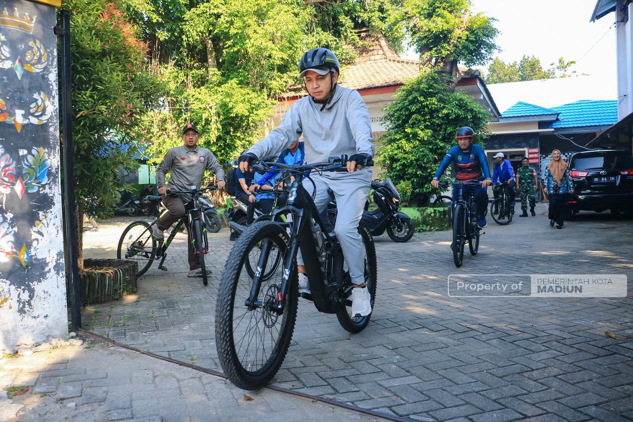 Tinjau RPH hingga SPPG dengan Gowes, Plt Wali Kota Soroti IPAL yang Belum Sesuai Standar