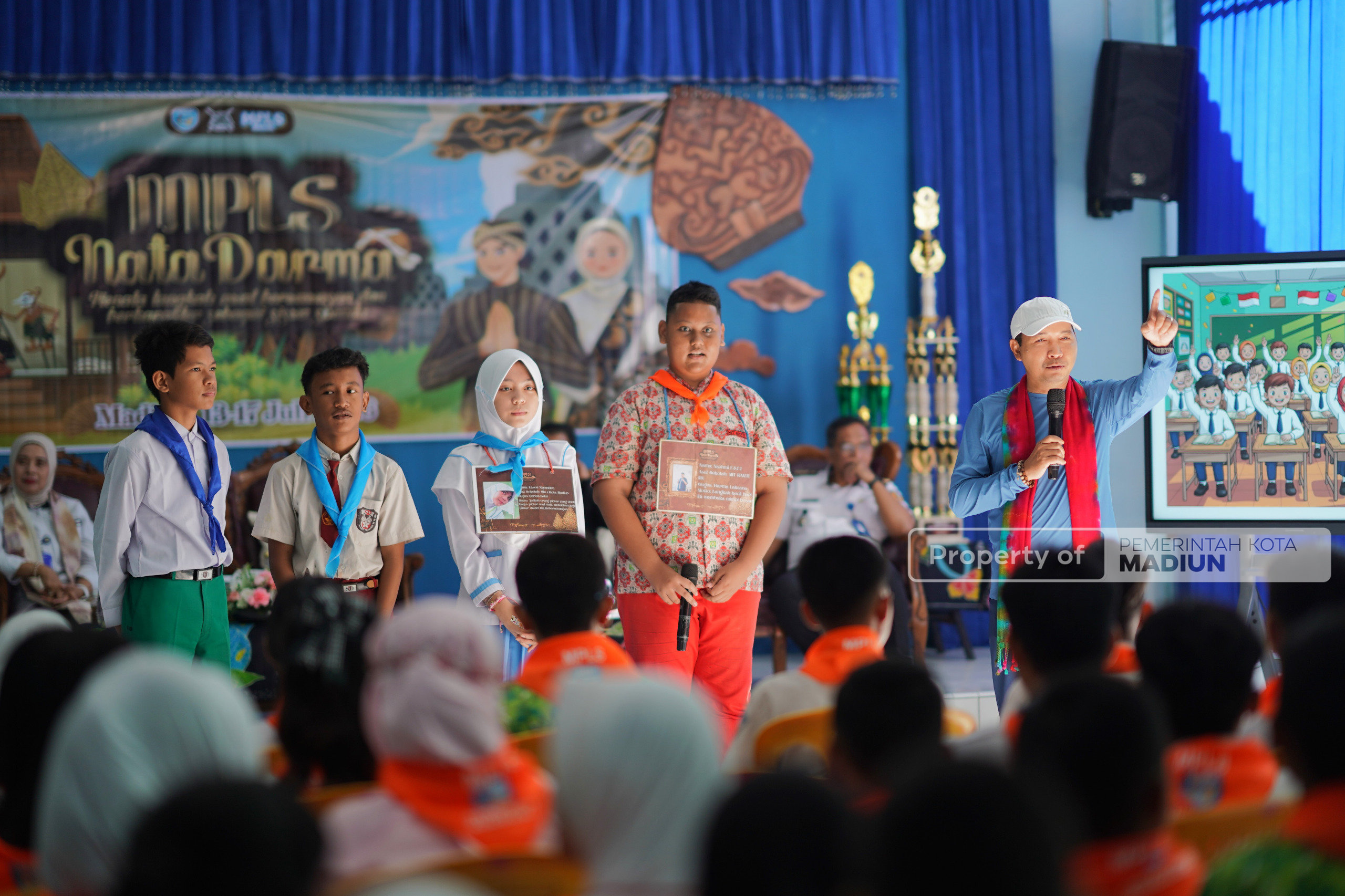 Tanamkan Nilai Antikorupsi dan Bijak Berteknologi, Plt Wali Kota Madiun Beri Motivasi Siswa Baru SMPN 2 Saat MPLS