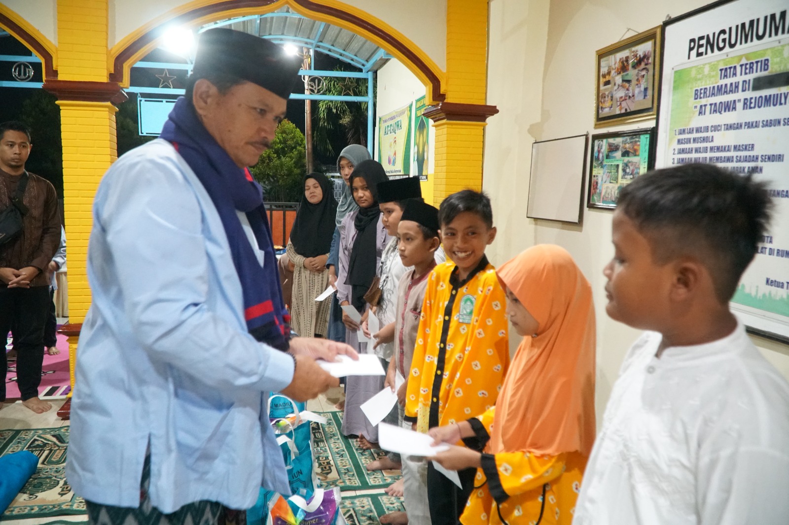 Hadiri Shalat Isya Berjamaah Dengan Warga, Wali Kota Tanamkan Cinta Al Qur’an Pada Anak Sejak Dini
