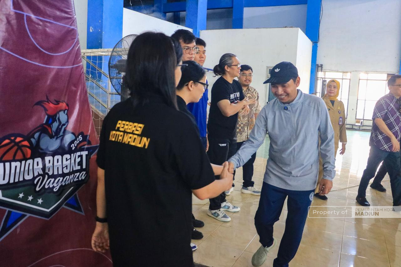 Buka Coaching Clinic, Plt Wali Kota Madiun Dorong Guru PJOK Cetak Generasi Sehat Berkarakter
