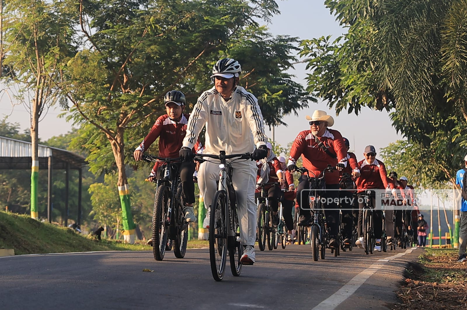 Wali Kota Madiun Ajak OPD Kerja Bakti dan Cek Poskamling
