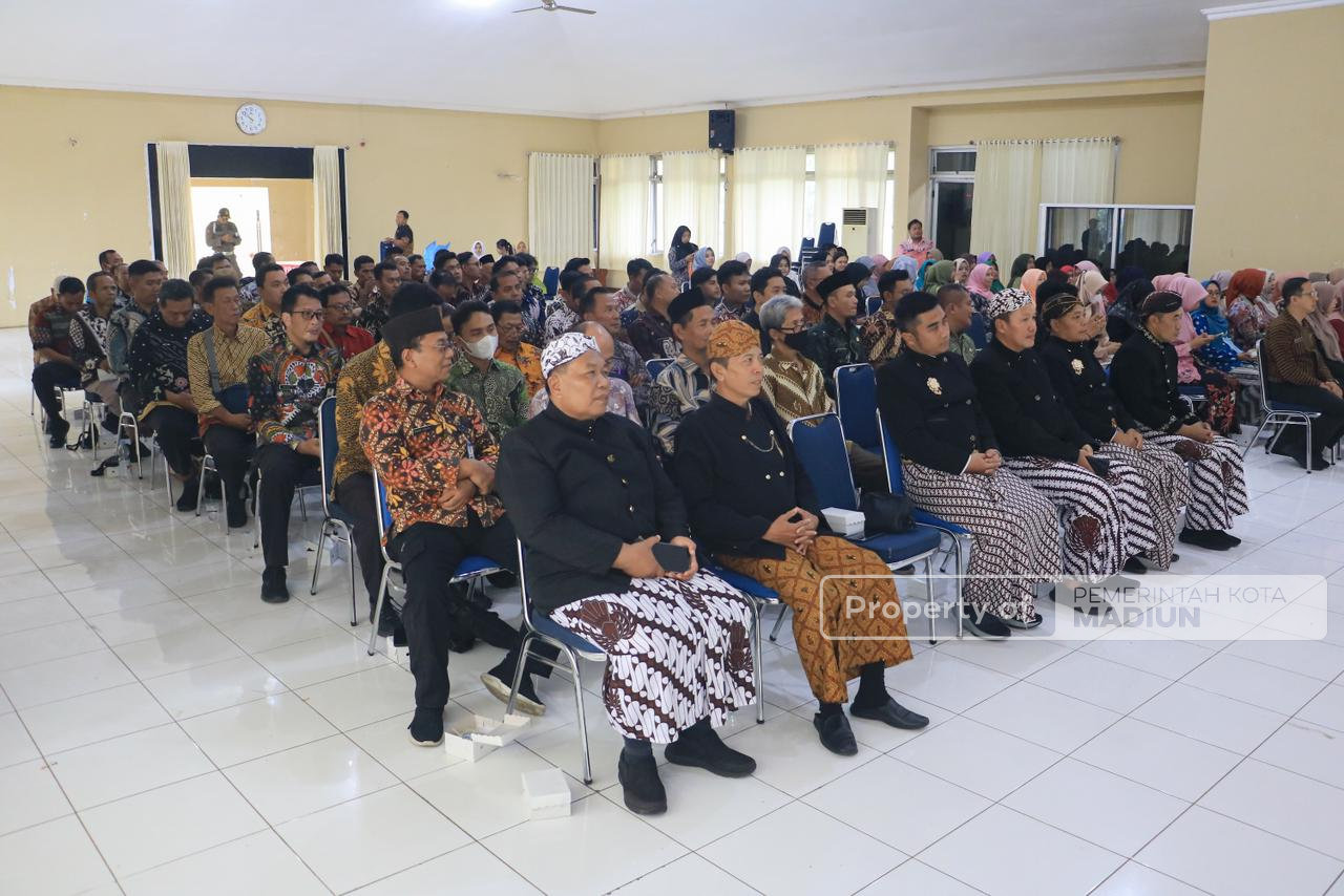 Hadiri Pembinaan Pegawai Kecamatan Taman, Wali Kota Madiun Tekankan Tiga Prioritas dalam Bekerja
