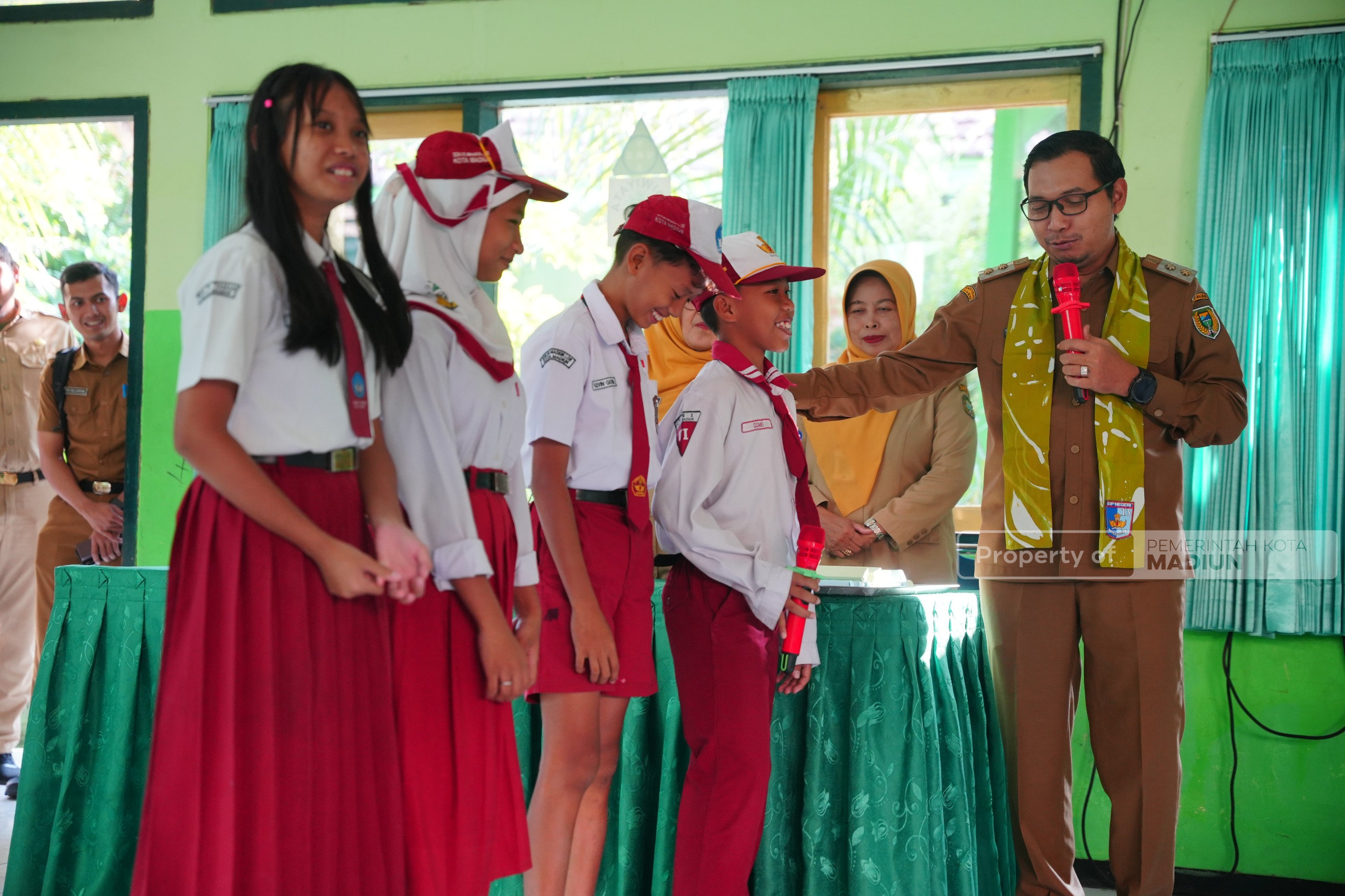 Kawal MPLS Perdana, Plt Wali Kota Dorong Terwujudnya Lingkungan Belajar yang Aman dan Berkarakter
