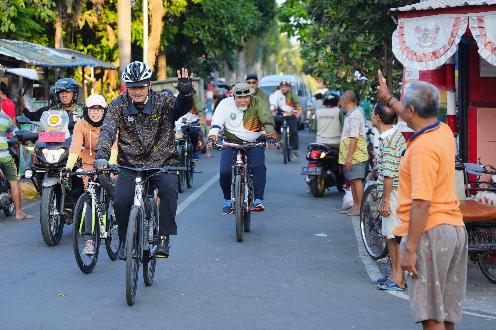 Gowes Pagi, Wali Kota Sambangi Warga Di Kartoharjo