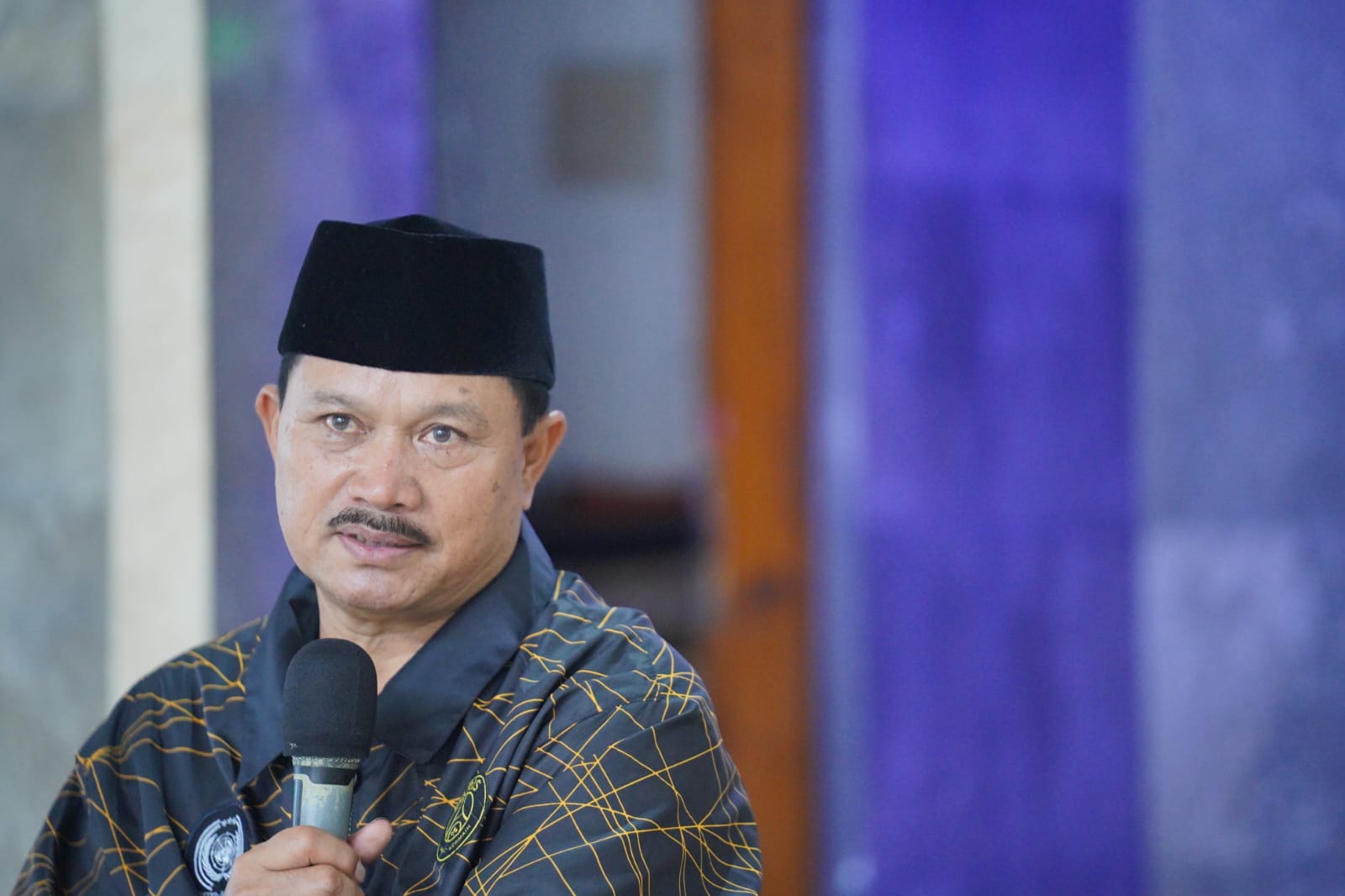 Wali Kota Salurkan Tali Asih hingga Tawarkan Mabour untuk Ibu-Ibu Pengajian