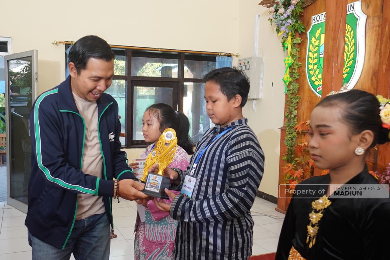 English Fun Holiday Resmi Berakhir , Pemkot Madiun Dorong Pelatihan Bahasa Inggris di Setiap Kelurahan