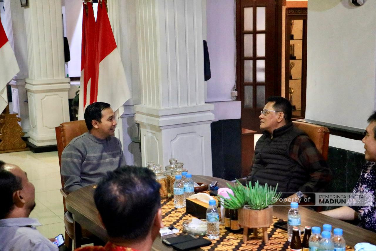 Deputi Pelayanan Publik KemenPAN-RB Kunjungi Kota Pendekar, Cicipi Makanan Khas sebelum ke Balai Kota