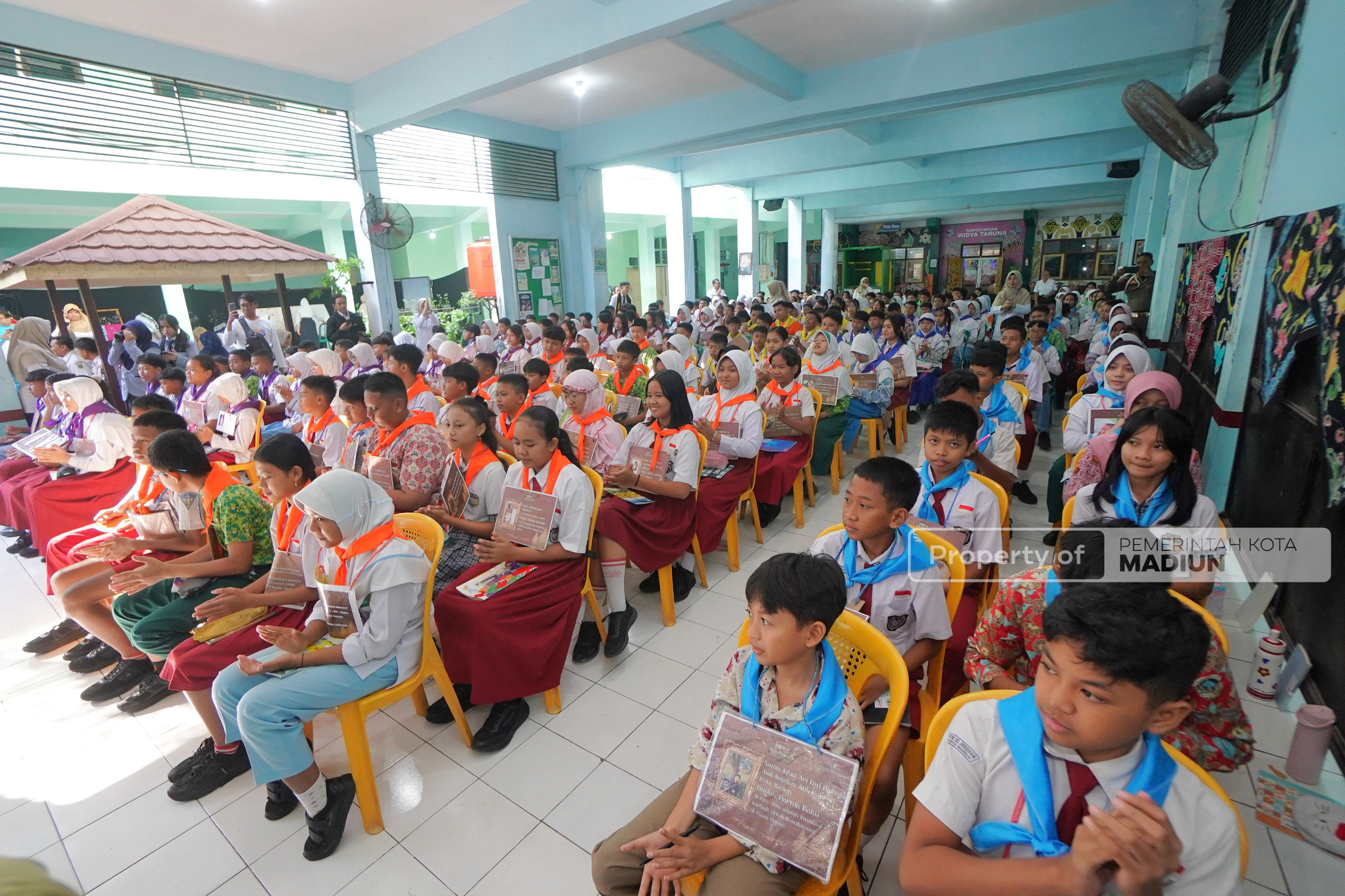 Tanamkan Nilai Antikorupsi dan Bijak Berteknologi, Plt Wali Kota Madiun Beri Motivasi Siswa Baru SMPN 2 Saat MPLS