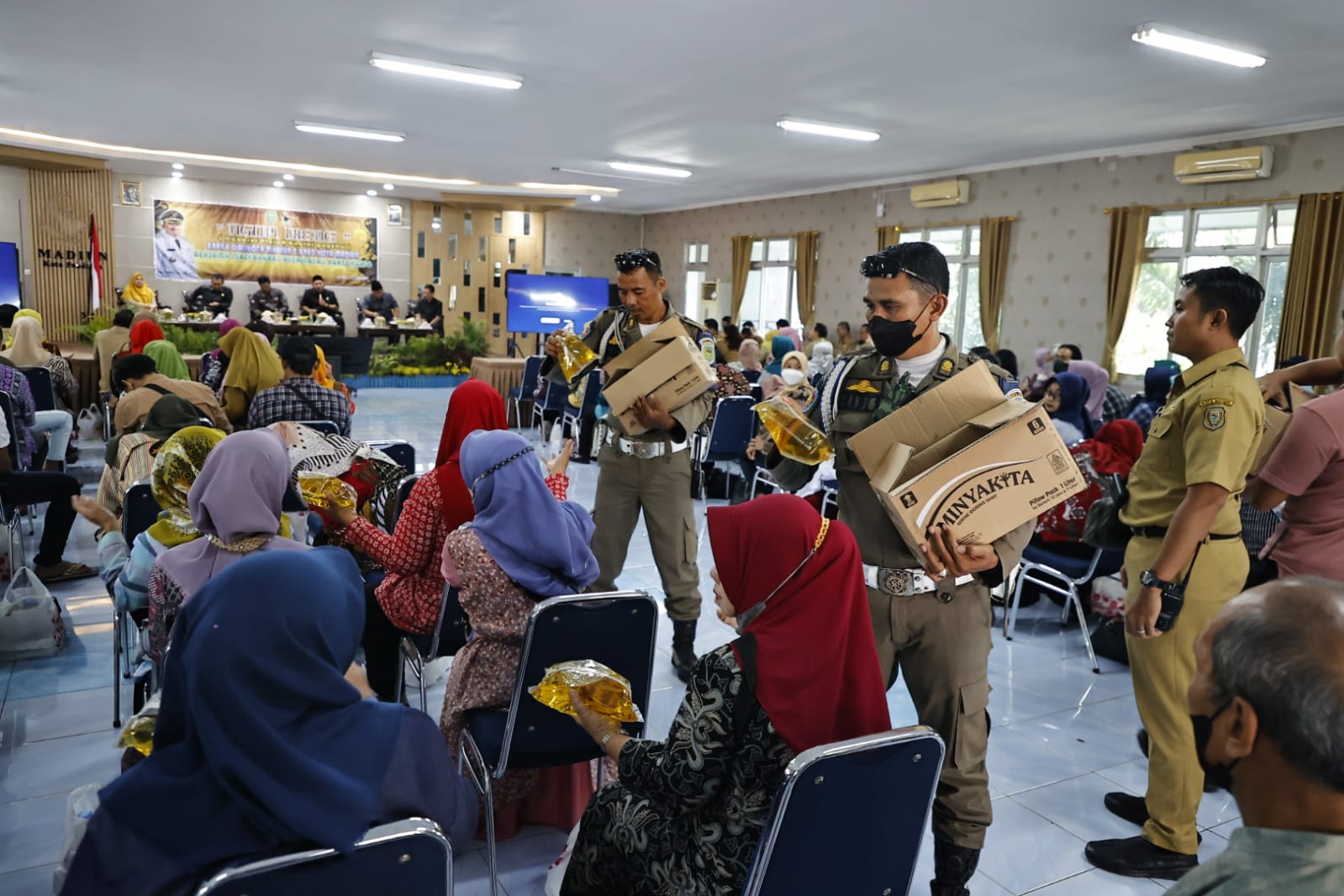 Tatap Muka dengan Masyarakat Kartoharjo, Wali Kota-DPRD Serap Aspirasi Melalui Program Ngopi