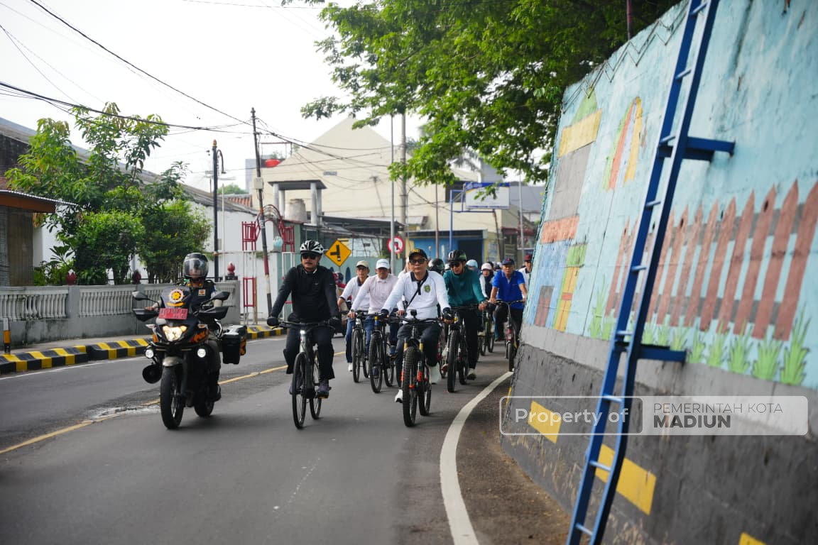Gowes Pagi, Dr. Maidi Keliling Kota Lakukan Inspeksi