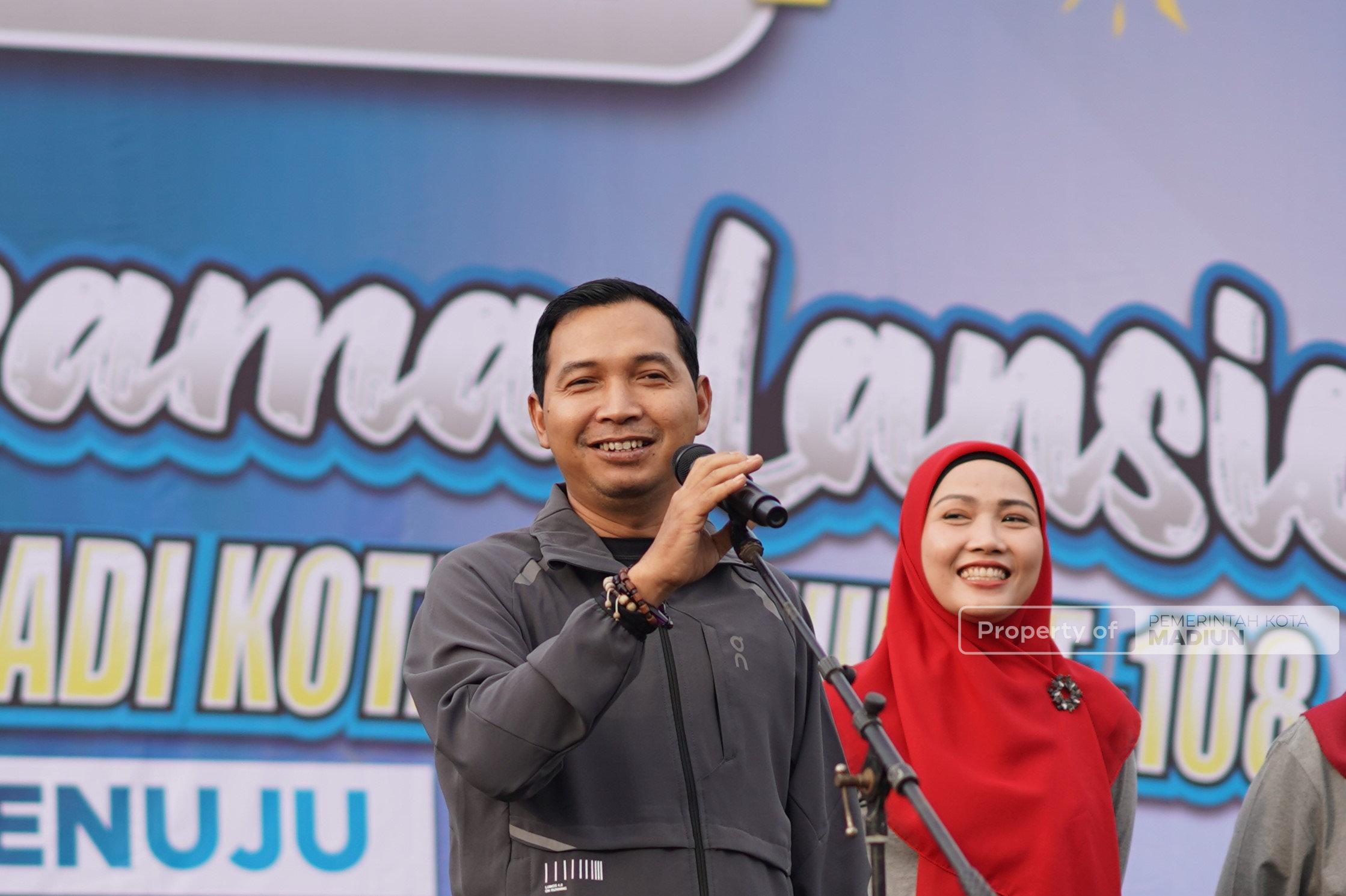 Plt Wali Kota Madiun Wujudkan Lansia Tangguh dan Tumbuh melalui Senam Bersama di Alun-Alun