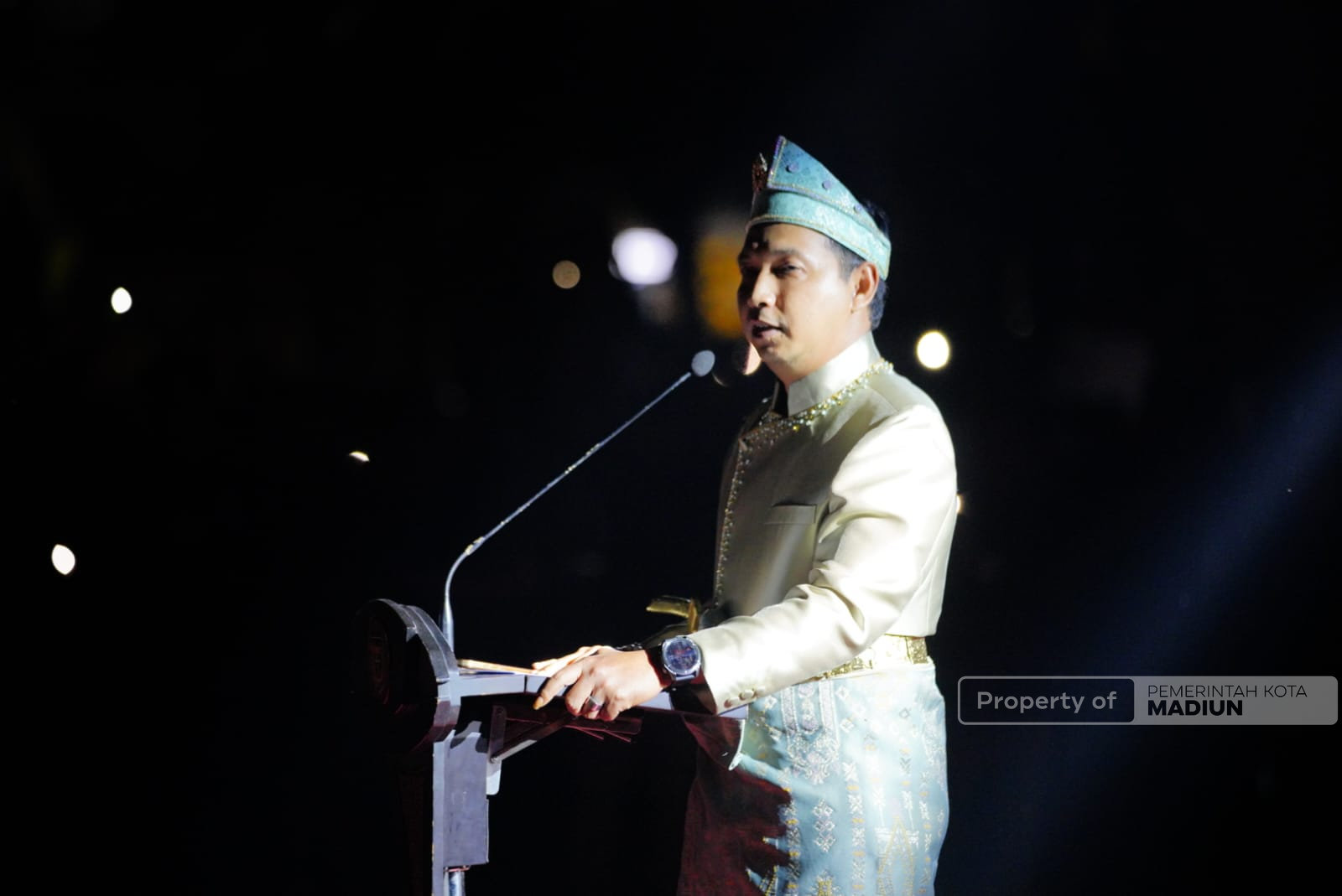 Ribuan Masyarakat Tumplek Blek, Madiun Spektra Carnival Gemerlapkan Malam Kota Pendekar, Wali Kota Sampaikan Apresiasi dan Terima Kasih