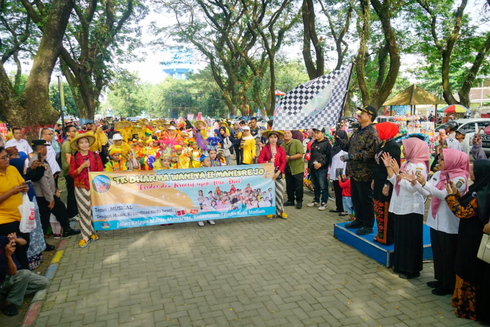 Peringati Hardiknas dan Hari Kartini, 1.600 Anak TK se-Kecamatan Taman Gelar Pawai Budaya, Bunda PAUD Beri Apresiasi