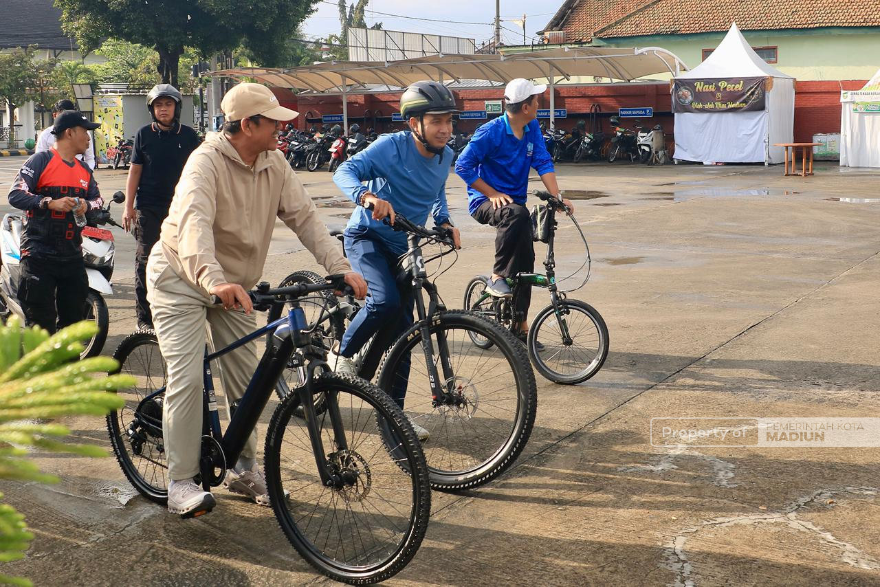 Gowes Tinjau Lapangan, Plt Wali Kota Madiun Siapkan Pengembangan Destinasi Baru