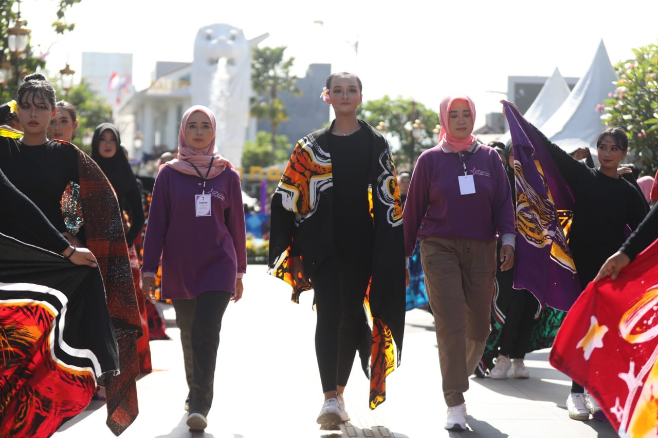 Manfaatkan PSC, SMPN 11 Gelar Pentas Seni Hingga Pameran Kreasi Siswa