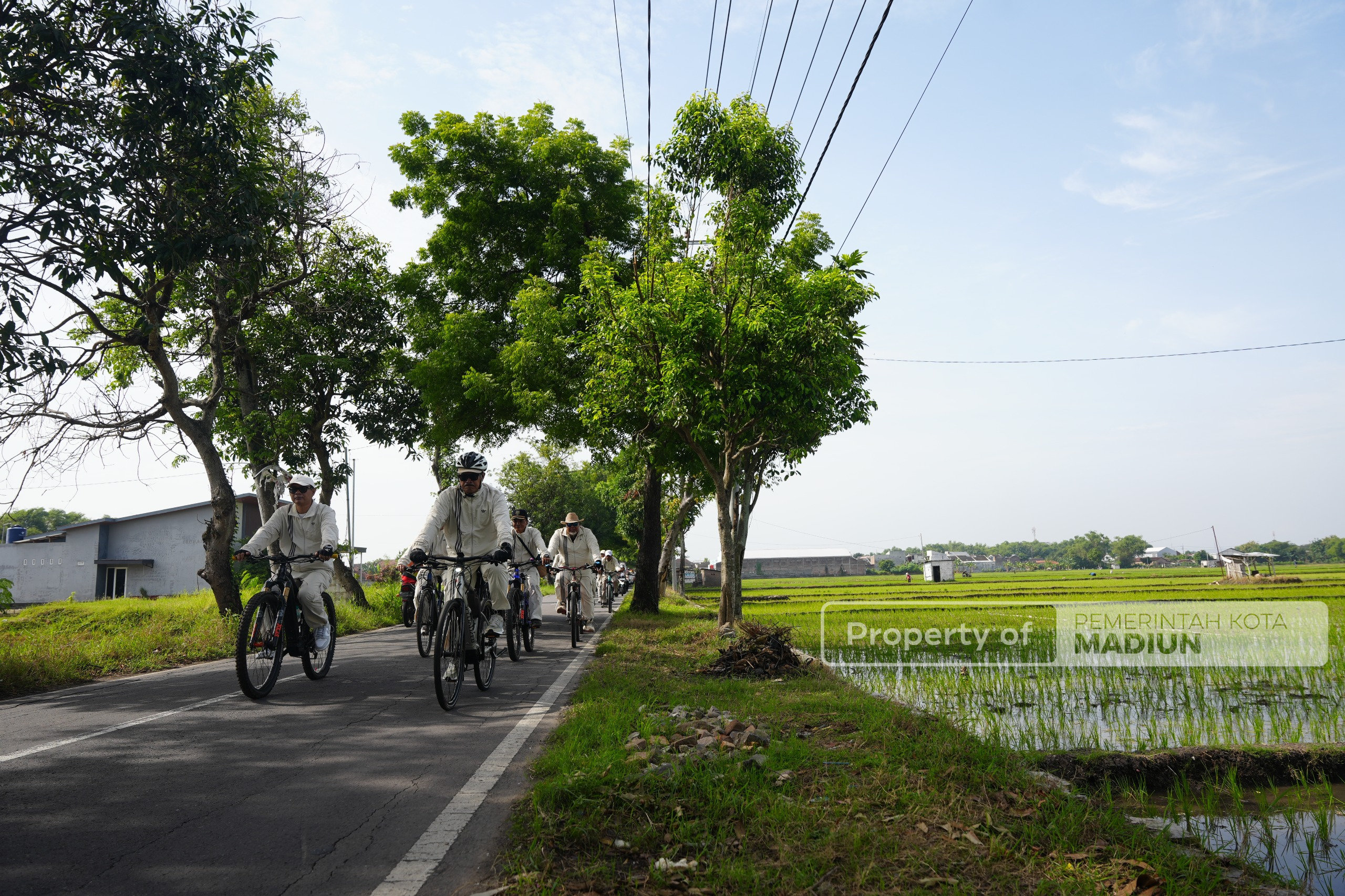 Cek Estetika Kota Melalui Gowes Bersama, Wali Kota Juga Tandai Tiang Provider Bermasalah