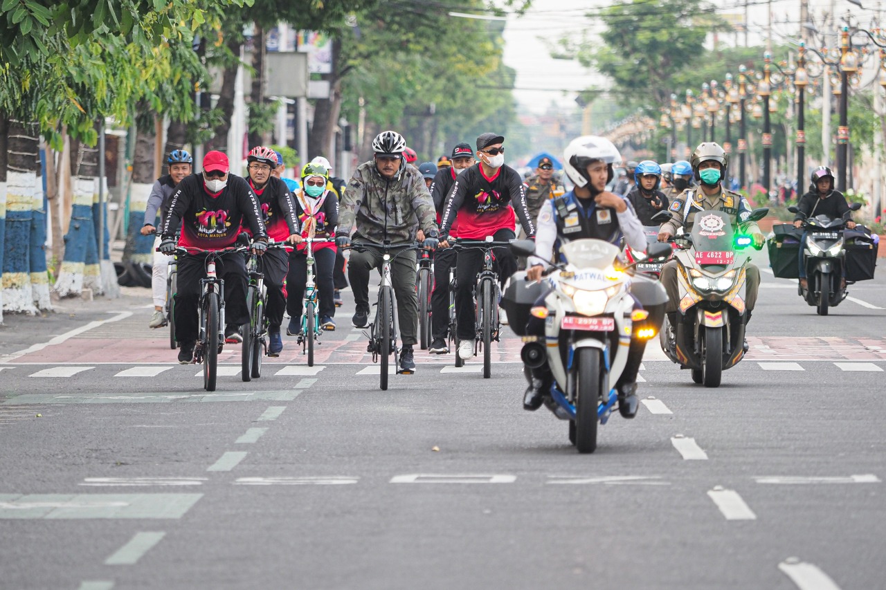 Gowes Pagi, Wali Kota Cek Kamtibmas Kota Hingga Berangkatkan Jalan Santai Taman Siswa