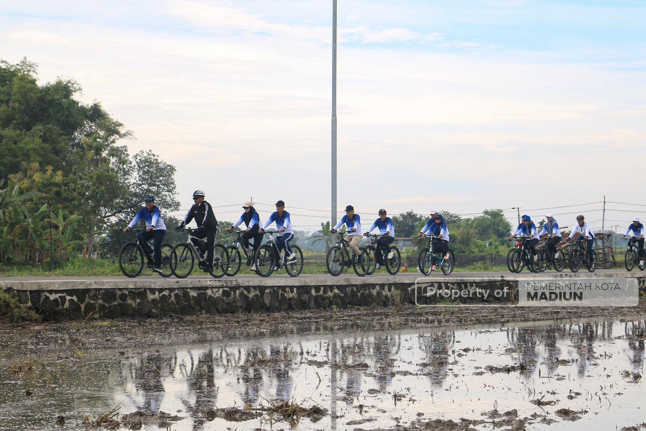 Gowes Lapangan, Wali Kota Madiun Tinjau Renovasi Kecamatan Taman dan Pembangunan Kampung Jepang