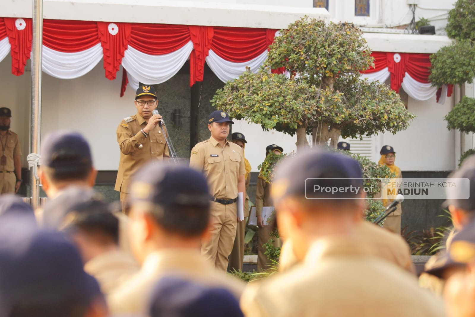 Pemkot Madiun Bakal Bagikan Tiga Ribu Bendera Merah Putih, Simbolis Dilakukan Plt Wali Kota Saat Apel