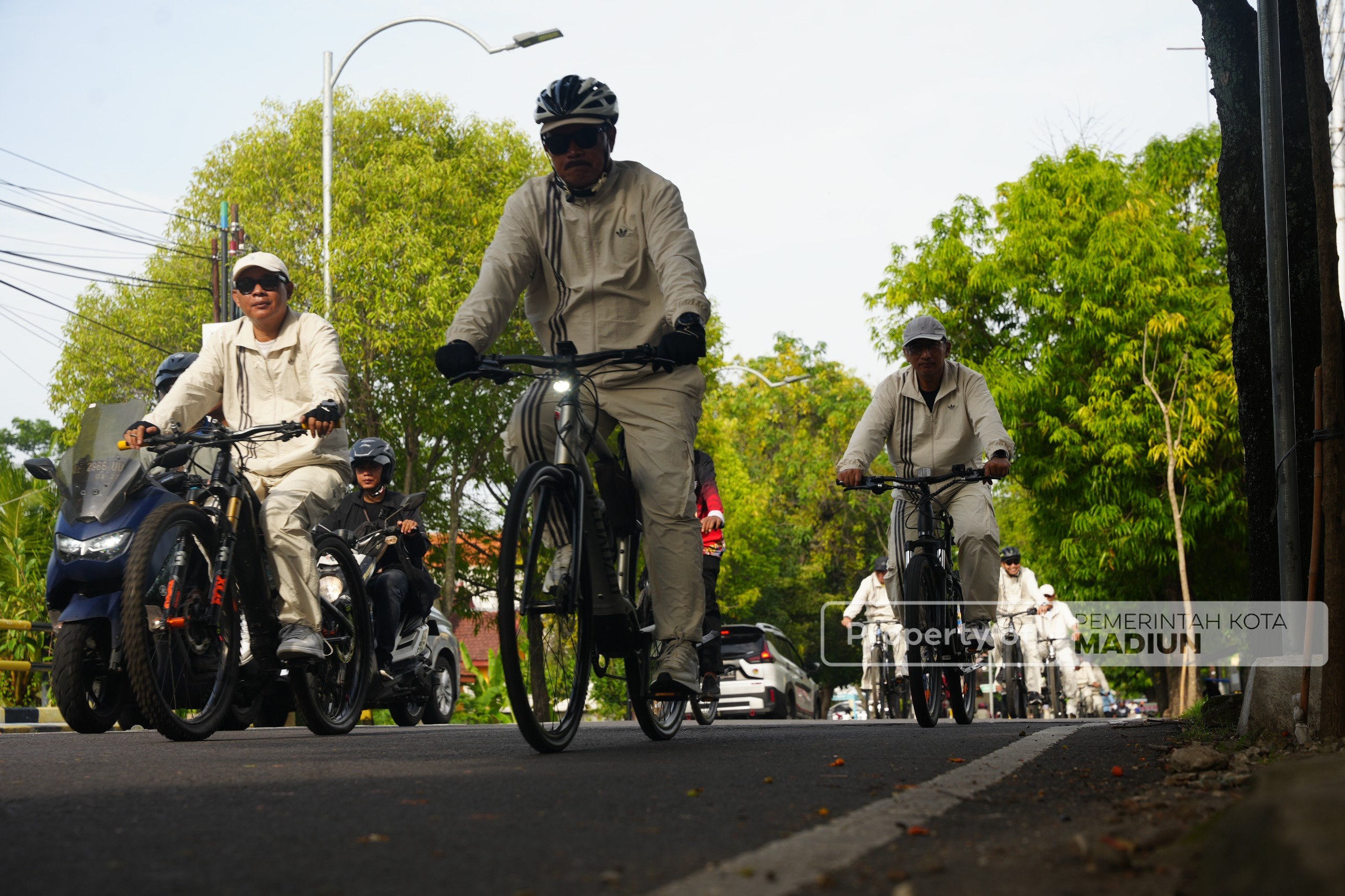 Cek Estetika Kota Melalui Gowes Bersama, Wali Kota Juga Tandai Tiang Provider Bermasalah
