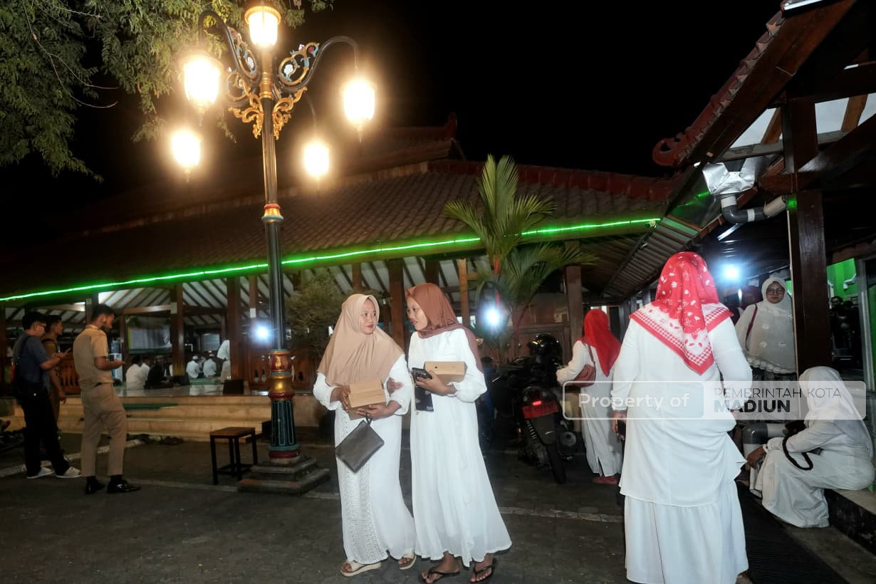 Hadiri Malam Manggulan Grebeg Maulud, Plt Wali Kota: Budaya Kita Harus Terus Dihidupkan
