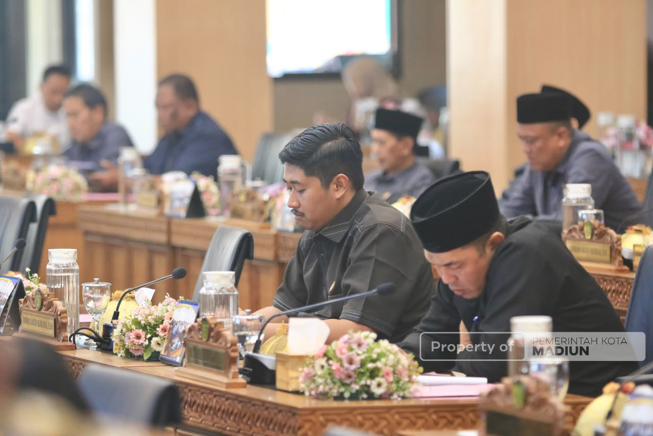 Sampaikan Nota Penjelasan Empat Raperda, Plt Wali Kota Madiun Tekankan Penyesuaian Regulasi