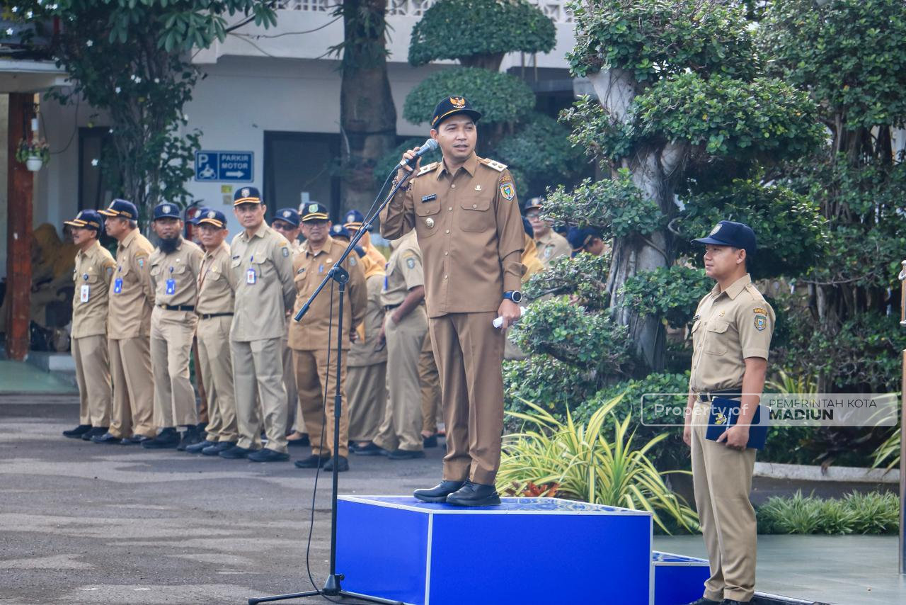 Apel Pejabat dan Penyerahan SK PNS, Plt Wali Kota Madiun Berikan Beragam Arahan untuk Optimalkan Kinerja