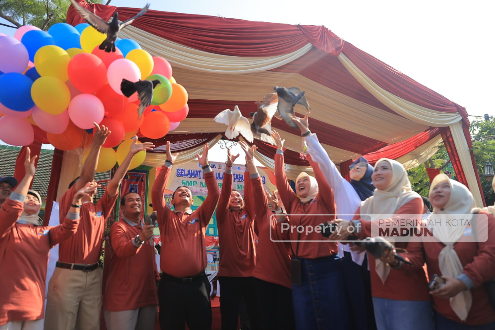 Wali Kota Madiun Apresiasi Pawai SMPN 1, Dorong Tampil di Ajang Apeksi Bali 2026