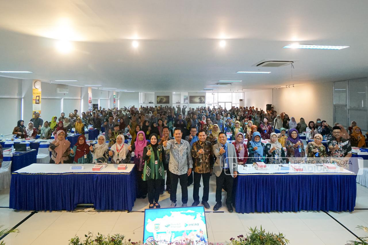 Jadi Narasumber Seminar Akbar, Wali Kota Madiun Tekankan Penguatan Pendidikan Karakter di Era Digitalisasi