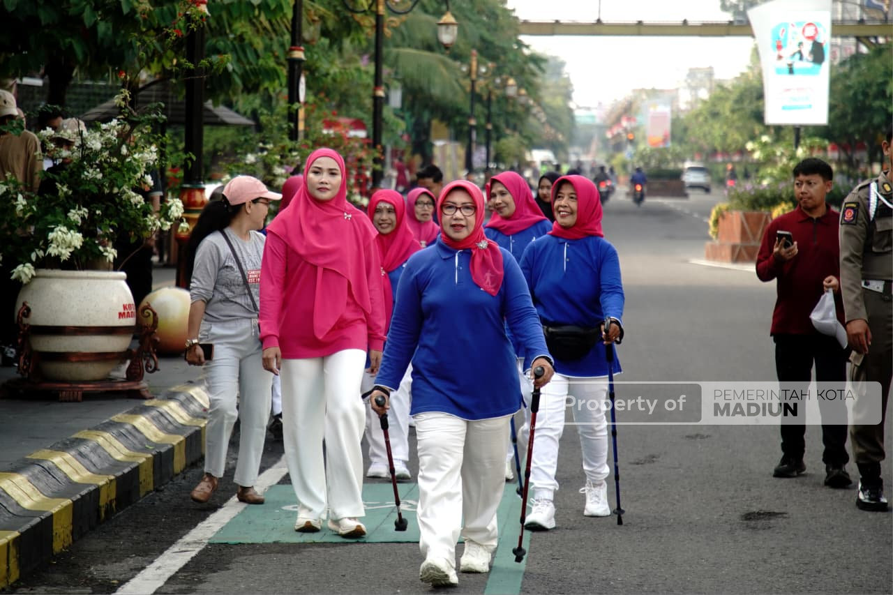 Olahraga Bersama Para Profesor Unair, Wali Kota Kenalkan Kota Sekaligus Minta Saran Masukan