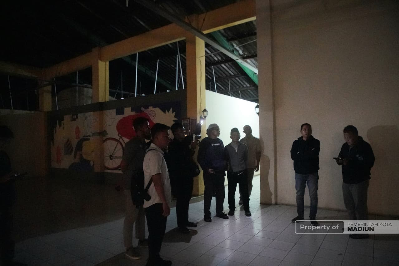Keliling Fasum Lagi, Plt wali kota Cek Alun-alun dan Foodcourt Lantai Dua Pasar Sleko