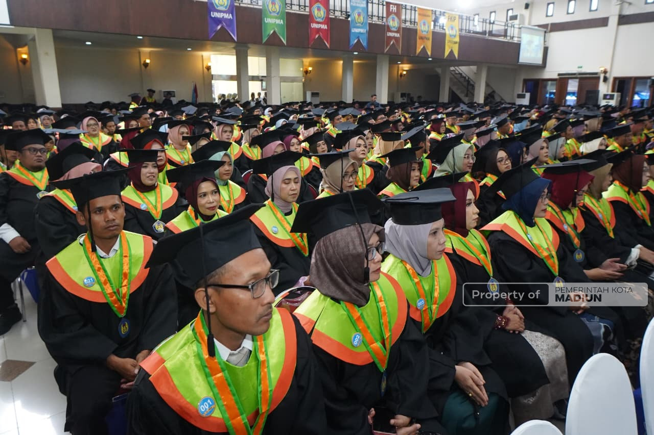 Hadiri Wisuda Unipma, Plt Wali Kota Kita Entaskan Kemiskinan Melalui Pendidikan