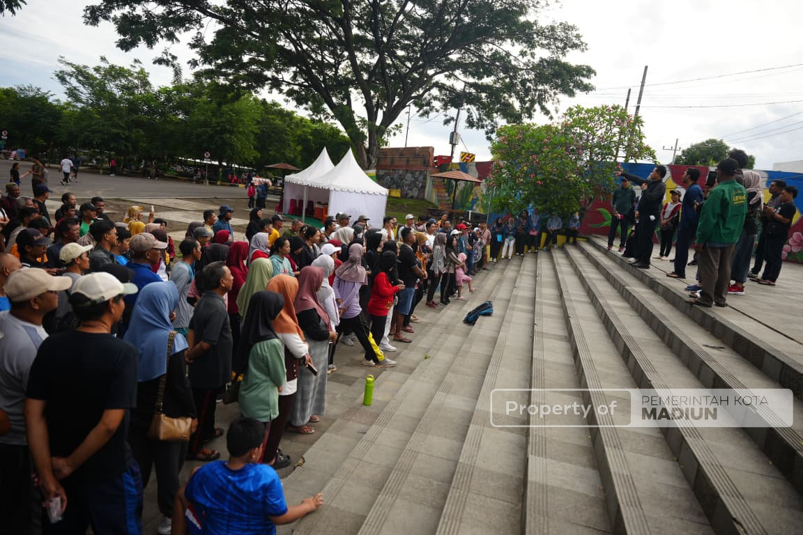 Wali Kota Madiun Lakukan Pembinaan, Tegaskan Penataan Pedagang Taman Bantaran Menuju Kawasan Strategis 2026