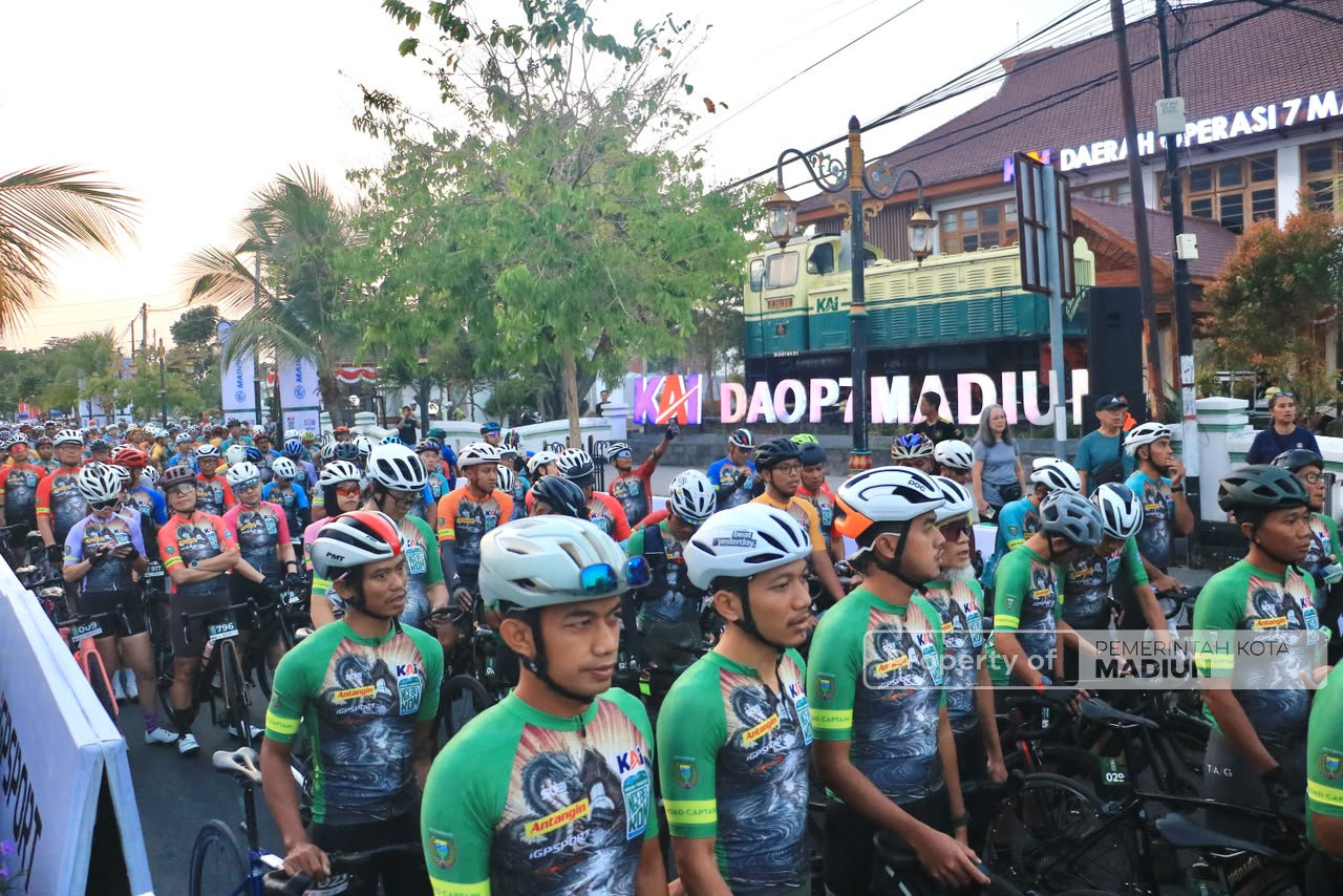 Plt Wali Kota Lepas 500 Peserta KAI Ngebel KOM 2026, Promosikan Pariwisata dan Gerakkan Ekonomi Kota Madiun