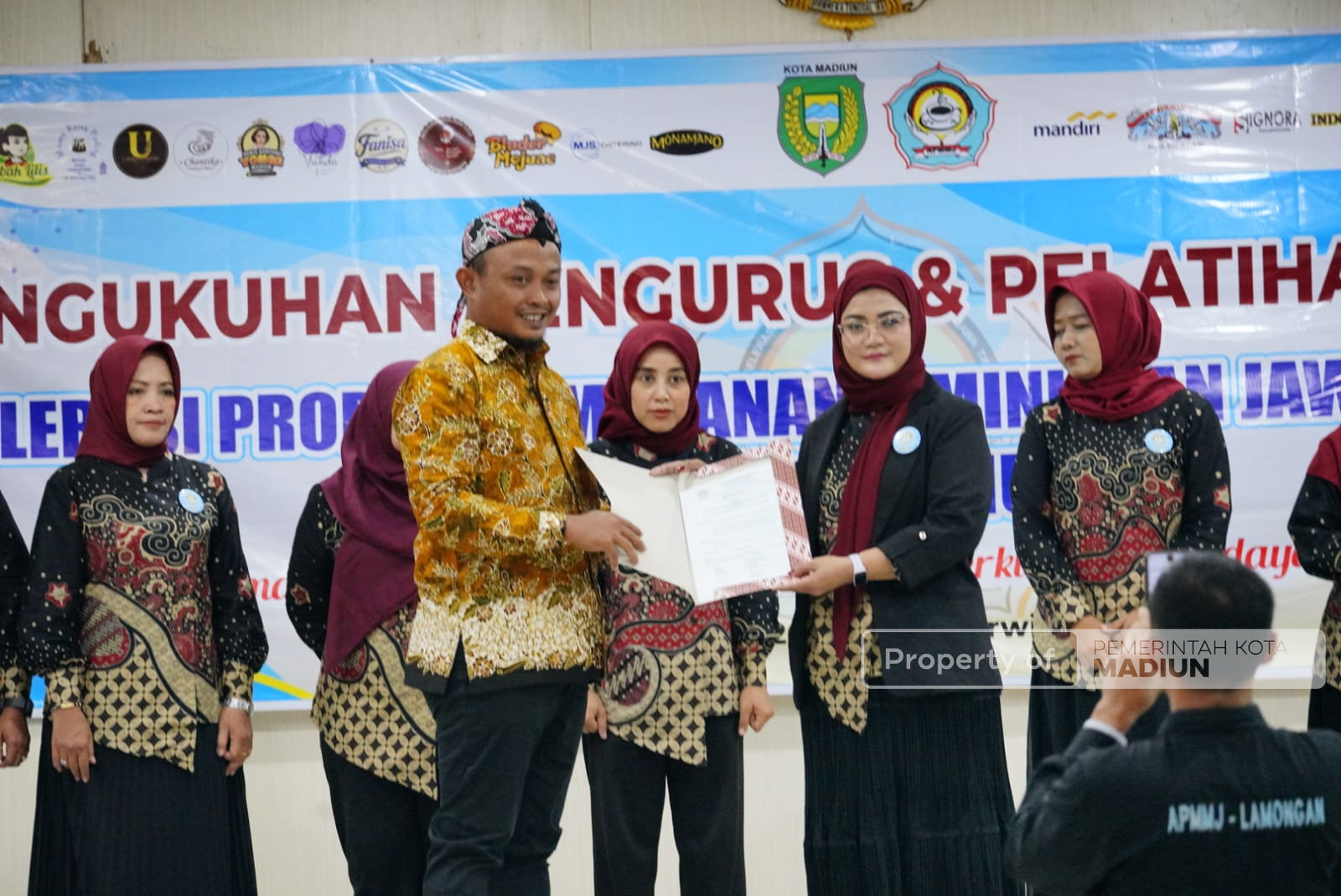 Pengurus APMMJ Kota Madiun Dikukuhkan, Plt Wali Kota Dorong UMKM Makanan dan Minuman Kota Madiun Naik Kelas