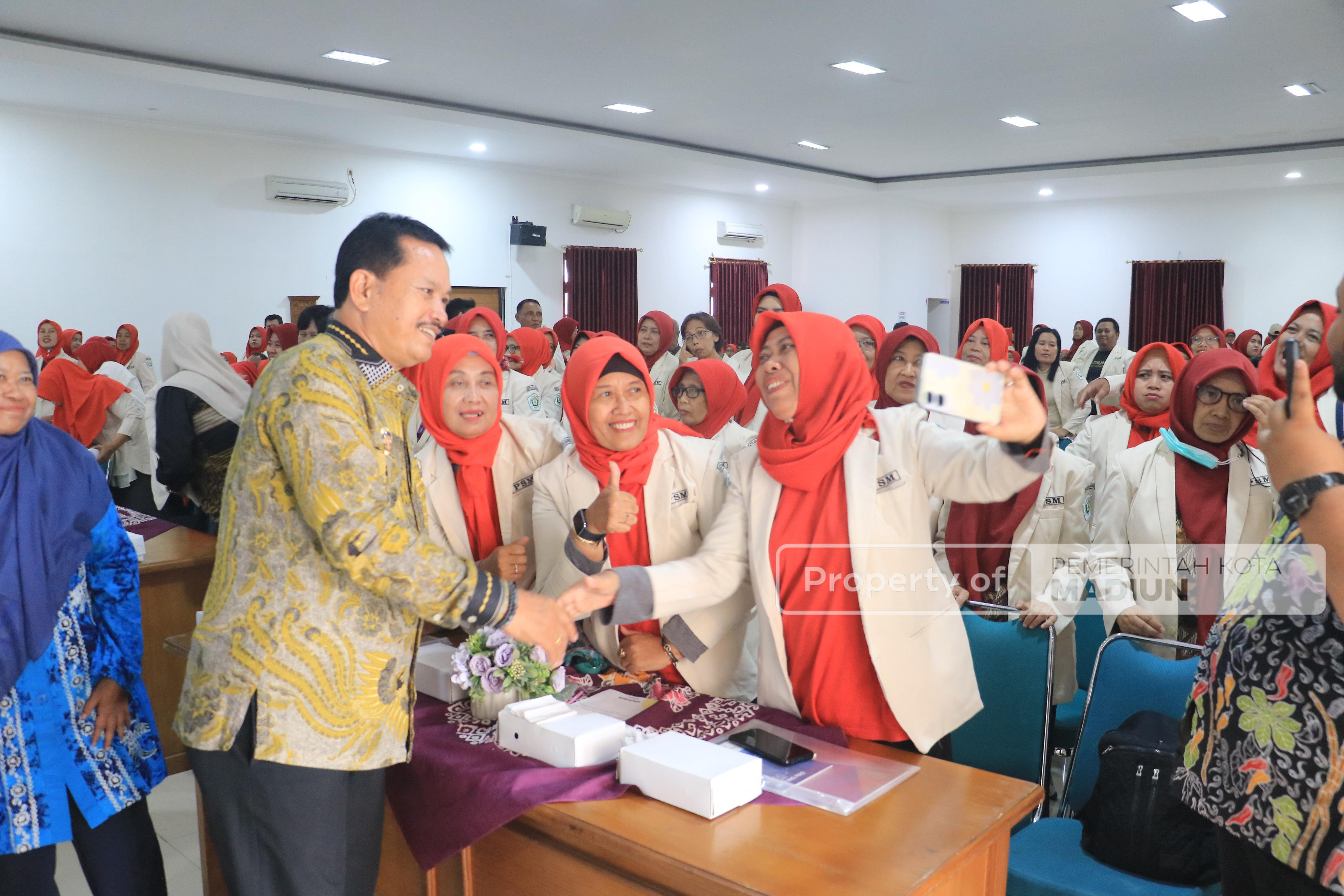 Beri Pembinaan PSM, Wali Kota Tekankan Peningkatan Layanan Sosial