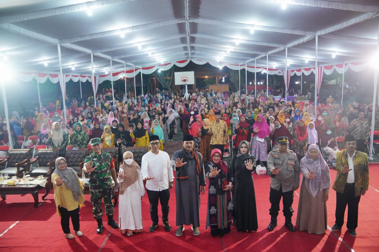 Gelar Kegiatan Bersama Warga, Wali Kota Sampaikan Santunan Untuk Warga