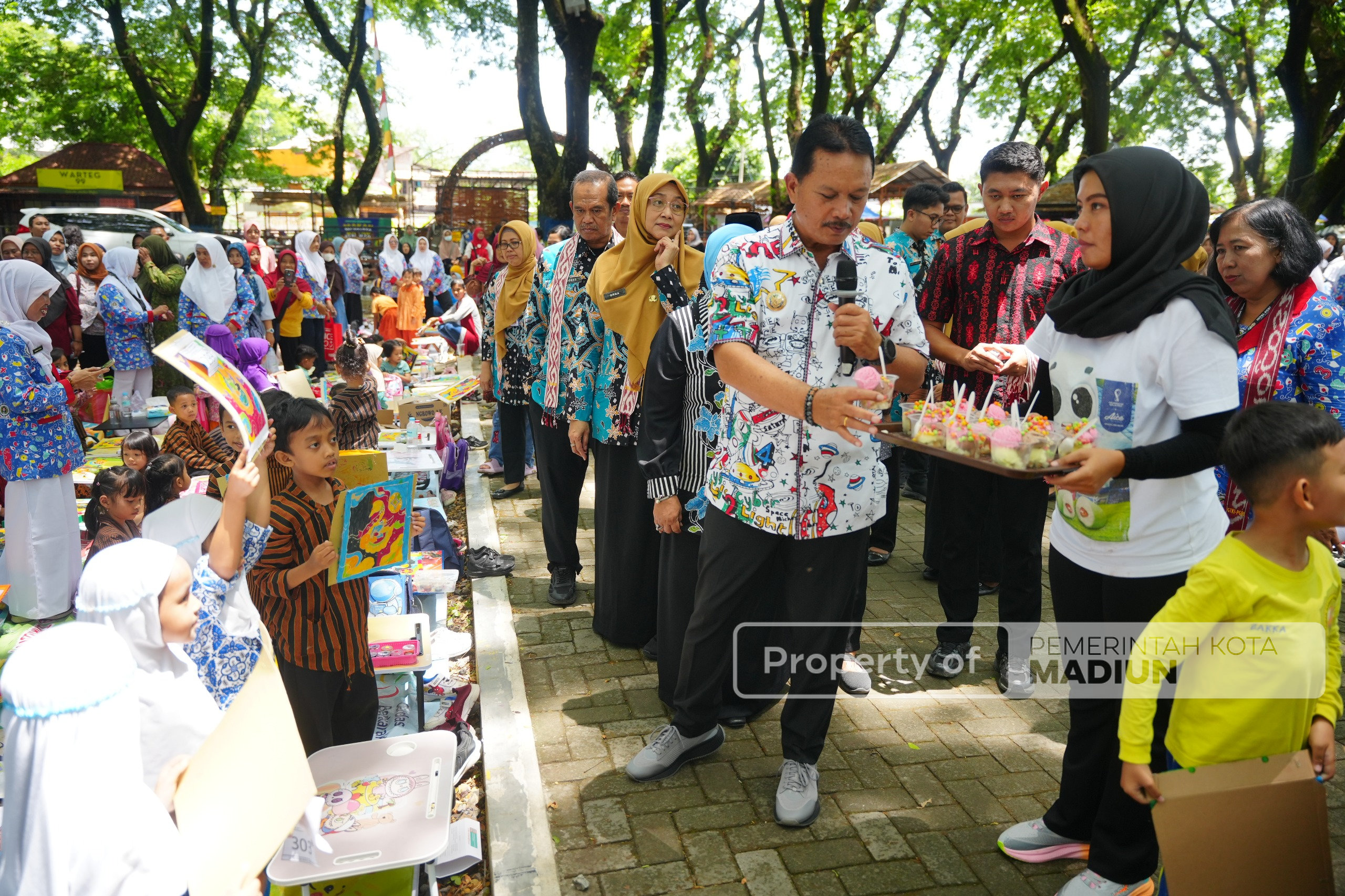 Ratusan Anak TK di Madiun Belajar Membatik, Wali Kota: Potensinya Luar Biasa