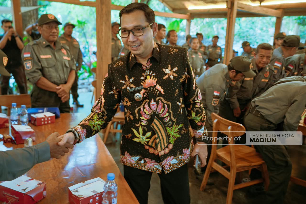 Gelar Sosialisasi, Plt Wali Kota Dorong Satlinmas Aktif Berantas Rokok Ilegal