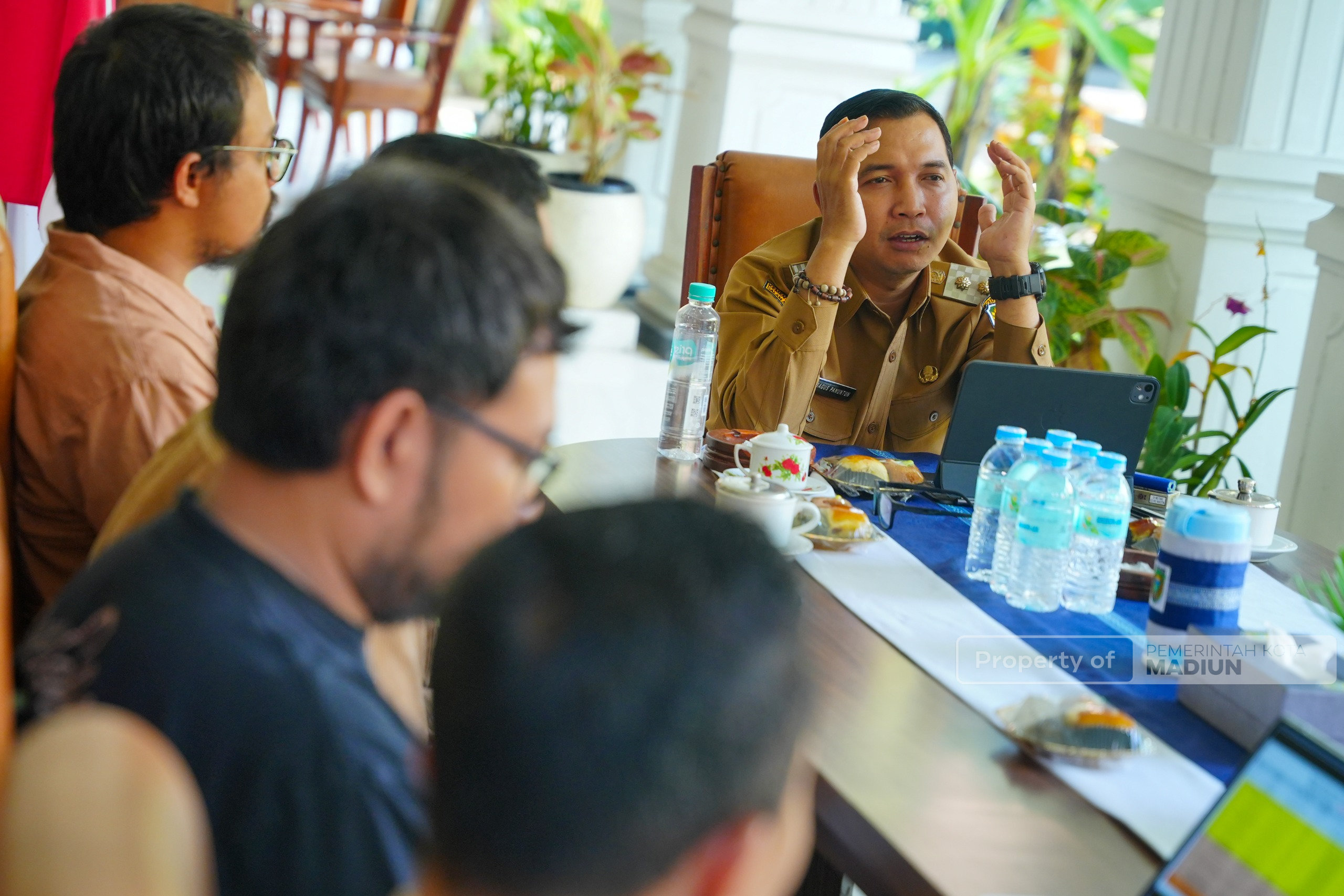 Pimpin Audiensi Jelang Launching Gerakan Pilah Sampah dari Rumah, Plt Tekankan Kesadaran Memilah Sampah dari Rumah
